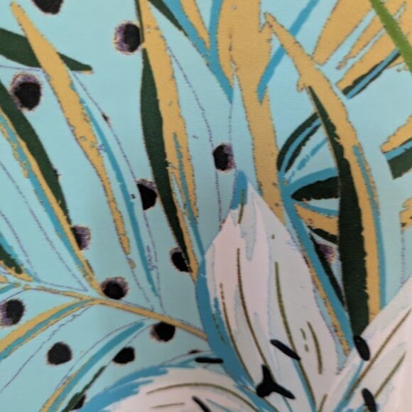 Exotica Athletics Turquoise Capri Leggings - Picture 4 of 4